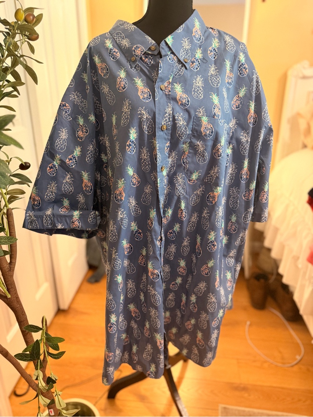 Men's Blue Pineapple Print Button-Up Shirt